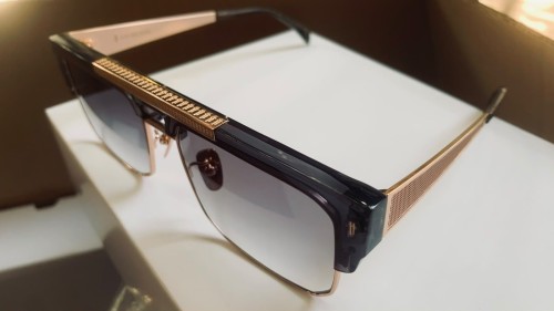Clear Frame Rectangular Fashion Sunglasses with Dark Tinted Lenses